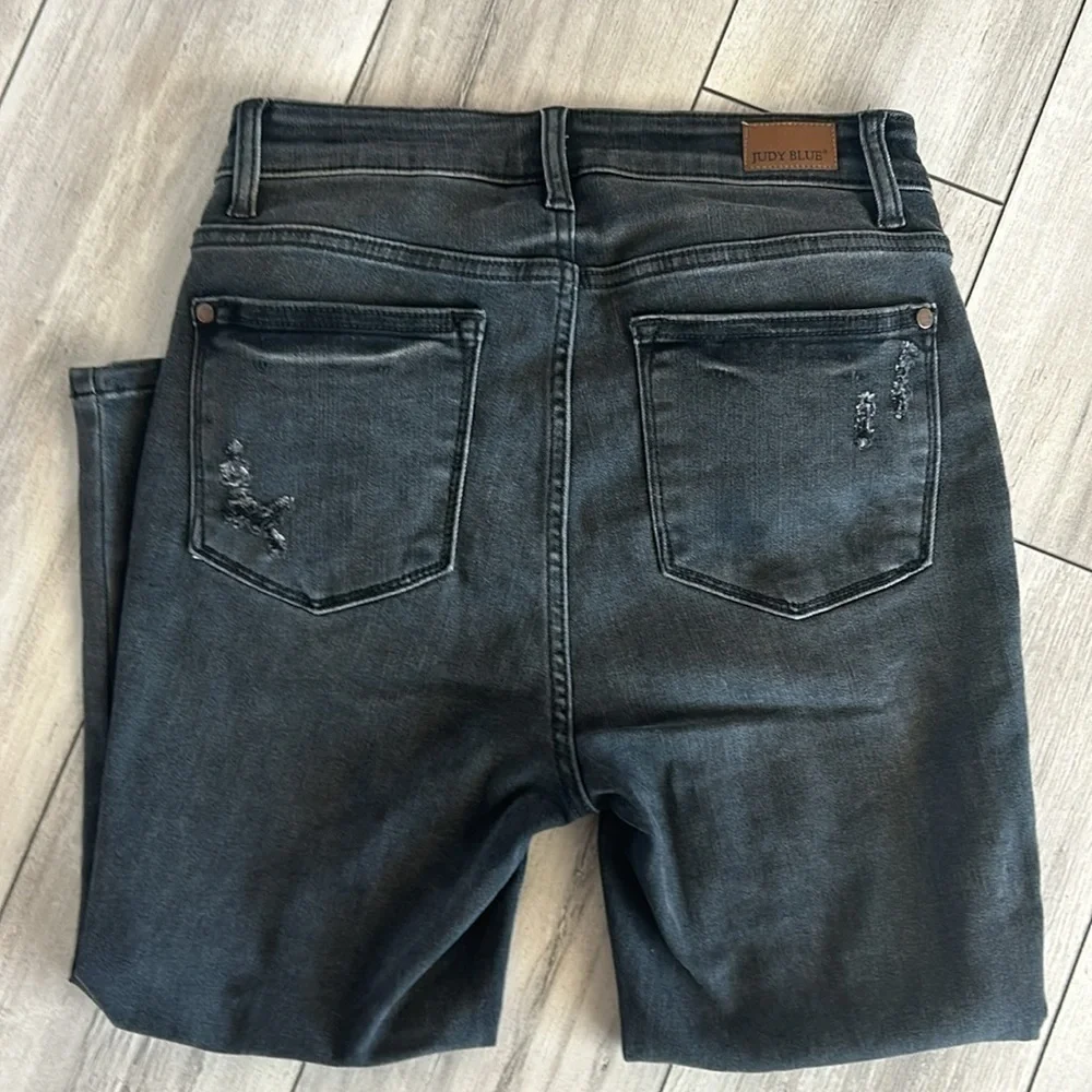 Judy Blue skinny fit capri jeans distressed size 26 black